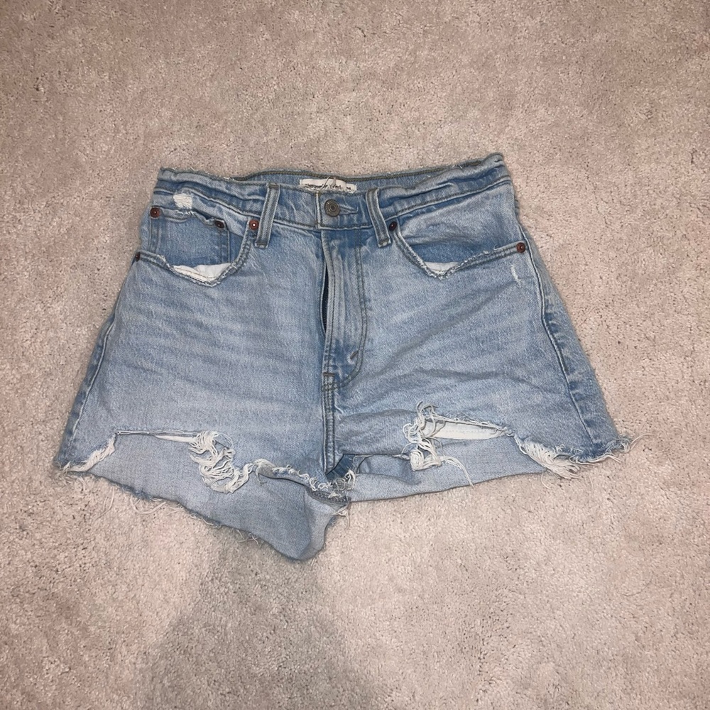 Abercrombie mom short.